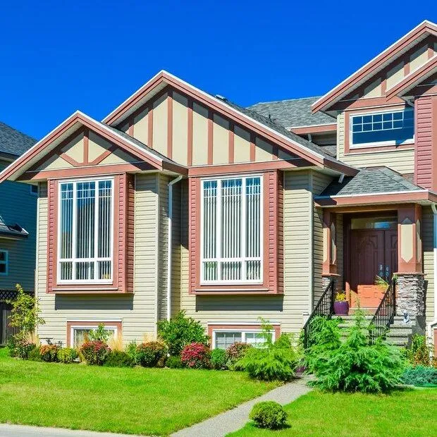 main-entrance-big-family-house-with-concrete